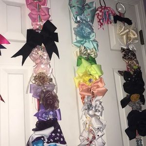 Lot of bows!
